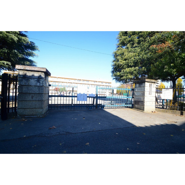 周辺 第三小学校(約810m)