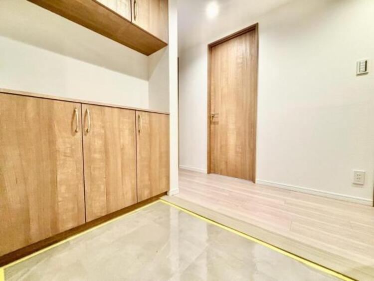 その他 広々とした玄関で大切なお客様をお出迎え。明るく気持ちの良い玄関は気持ちが盛り上がります。