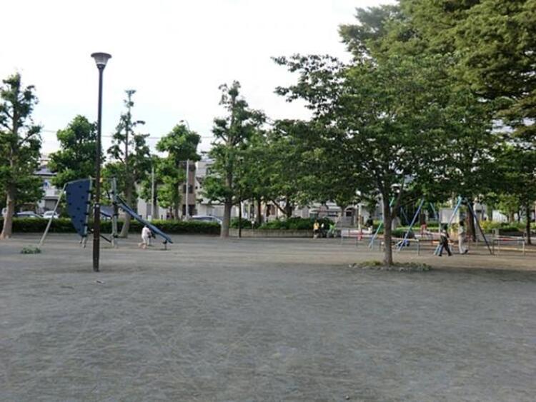 周辺 平安公園　730ｍ