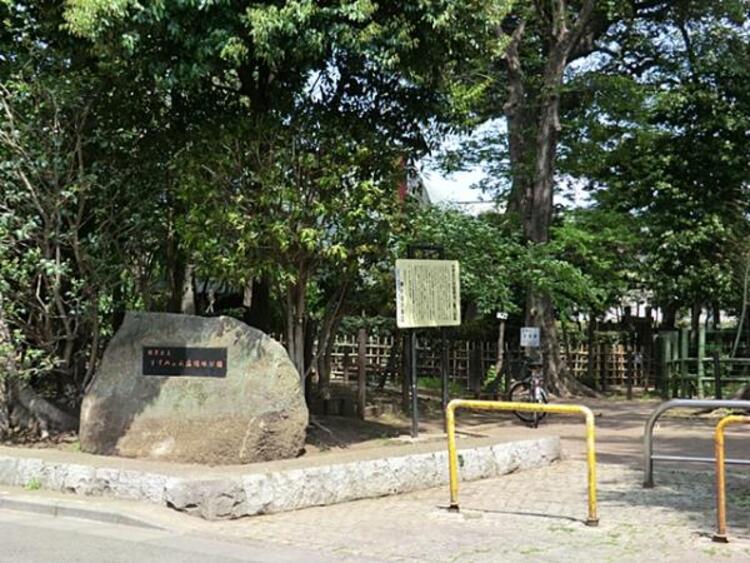 周辺 すずめのお宿緑地公園	750m	