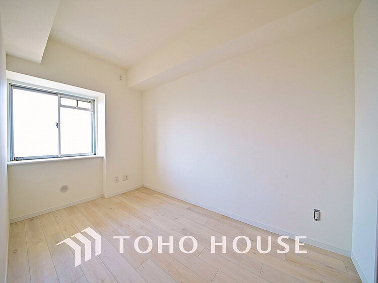 内装 採光もある洋室は、くつろぎのひと時を過ごすのにぴったり