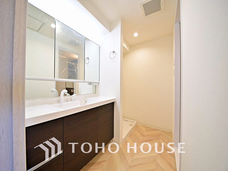 洗面 清潔感のある洗面室で朝の身支度を