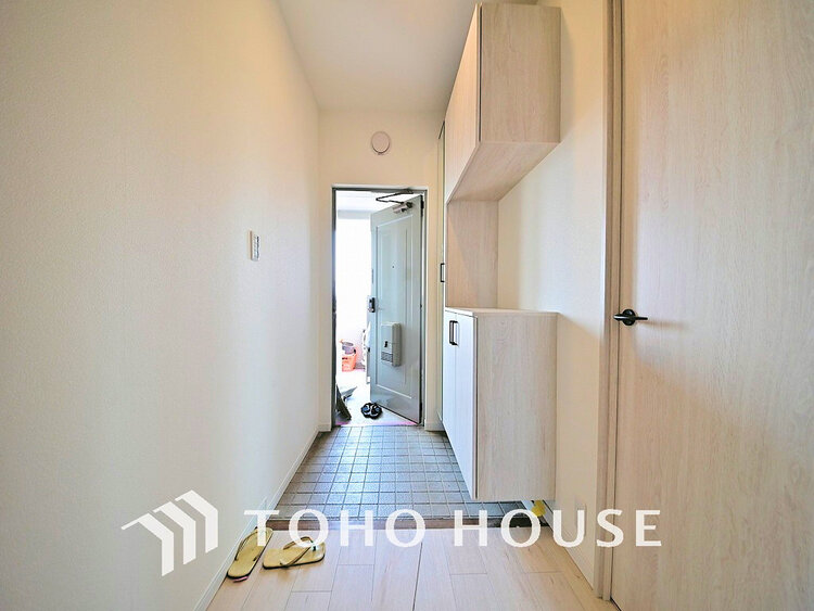 玄関 落ち着いた雰囲気の玄関、家族の帰りを暖かく迎えてくれます