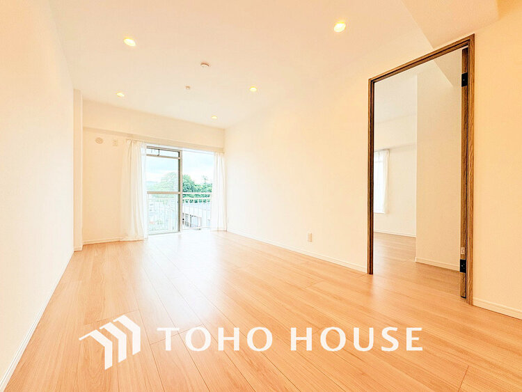 内装 家族みんなが爽やかに過ごせるように、光をたっぷり取り込んだLDK