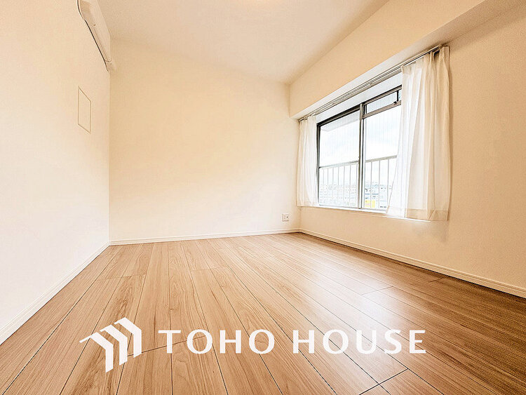 内装 採光もある洋室は、くつろぎのひと時を過ごすのにぴったり