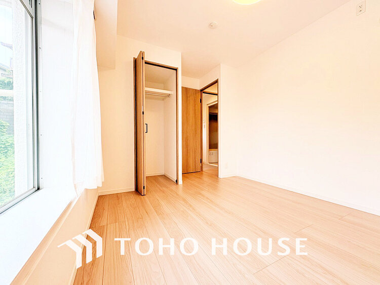 内装 シンプルですっきりとした室内は飽きのこない居心地の良い雰囲気