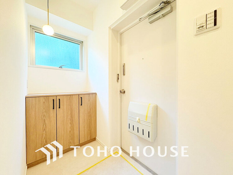 玄関 落ち着いた雰囲気の玄関、家族の帰りを暖かく迎えてくれます