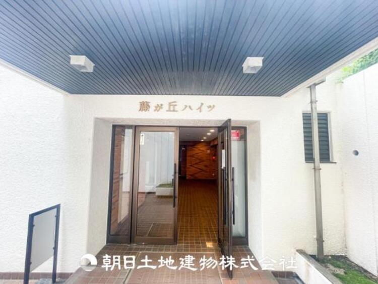 外観 時間のゆとりと空間、暖かな陽光がもたらす光と風を独占してください。