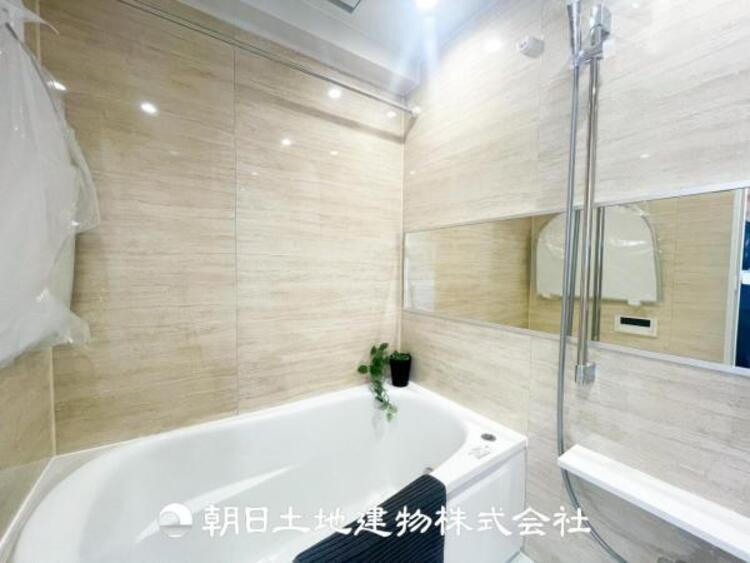 風呂 1日の疲れを癒すバスタイム。心地よいリラックスを叶える独立した美しい空間です。