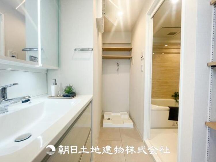 洗面 快適に過ごせることはもちろん、収納や機能性を兼ね備えた洗面化粧台です。