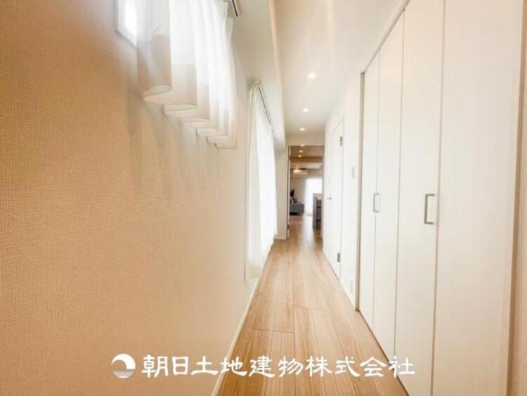 収納 廊下にも収納があり生活をしていくのに便利な間取りにしております。