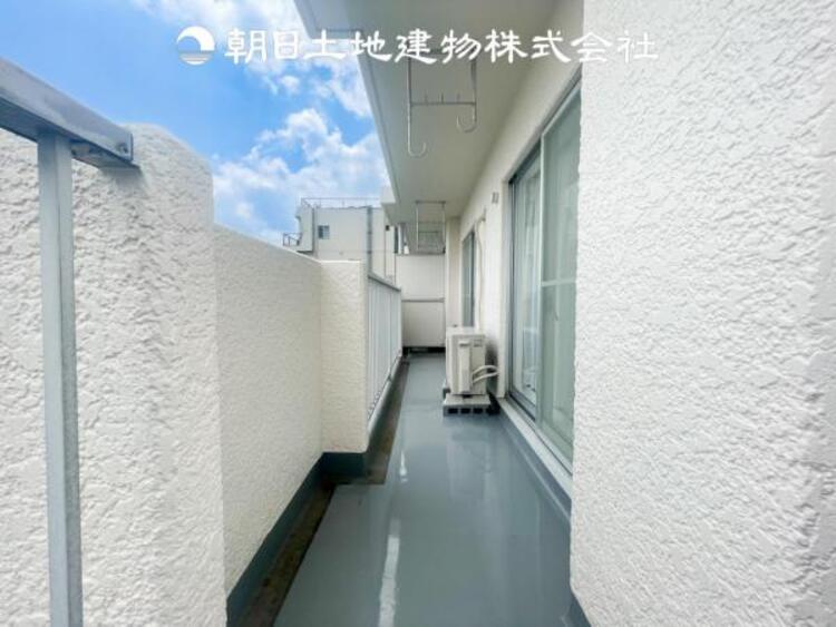 バルコニー 日々の暮らしの中で当たり前のように光と風を演出してくれるバルコニー