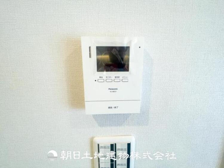 その他 TVモニター付きインターホンは訪問者のお顔を確認出来安心な機能です！