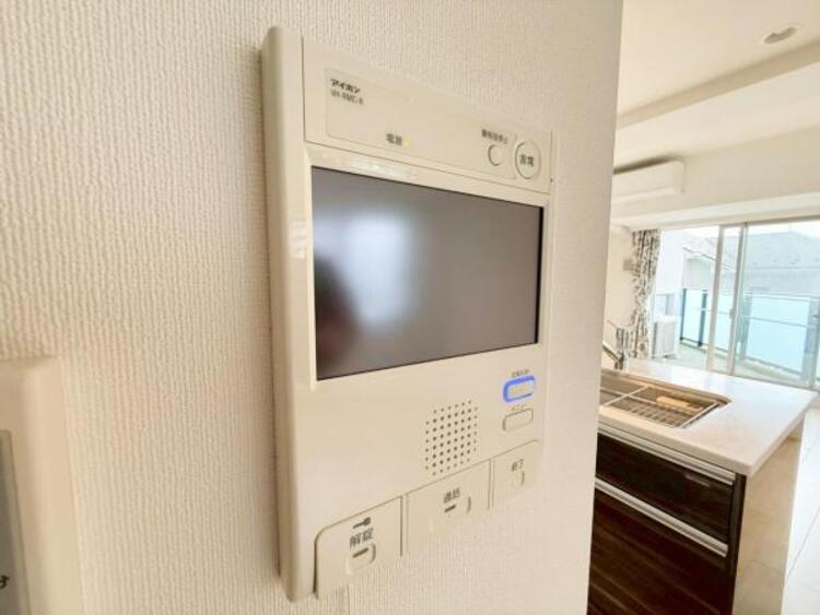 設備 【設備】お客様のお顔が確認出来るので、セキュリティ対策にも最適のモニター付きインターホン。