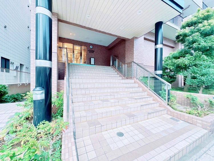 エントランス 外と内をつなぐエントランスは、まさに顔となる場所。