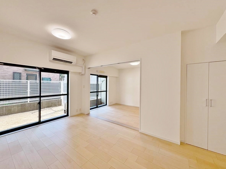 居間 飾り過ぎないシンプルな内装と偏り過ぎないデザインで統一しました。