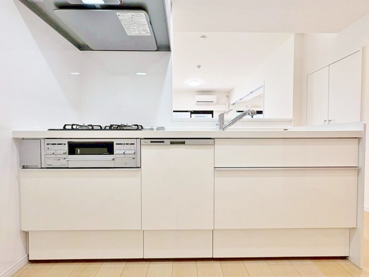 キッチン スマートな意匠と充実の機能を備えたキッチンが、暮らしにおいしい彩りを添えます。