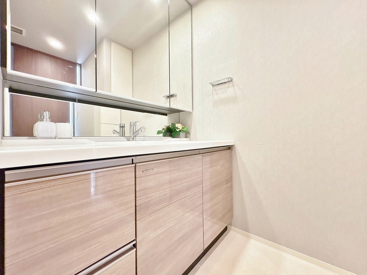 洗面 清潔感と心地よさを重視した、上質感漂うパウダールーム。