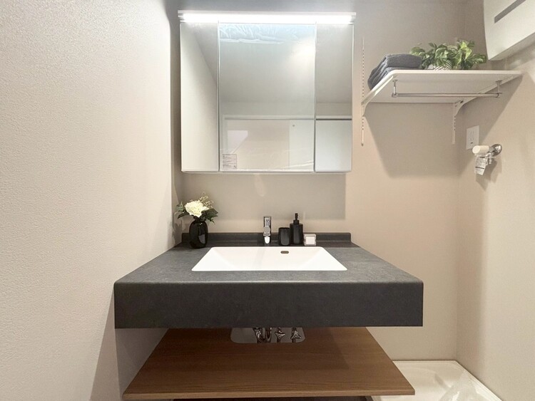 その他 清潔感を感じられる洗面化粧台。