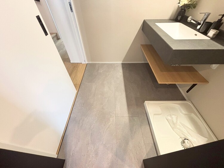 その他 十分な広さの脱衣所。