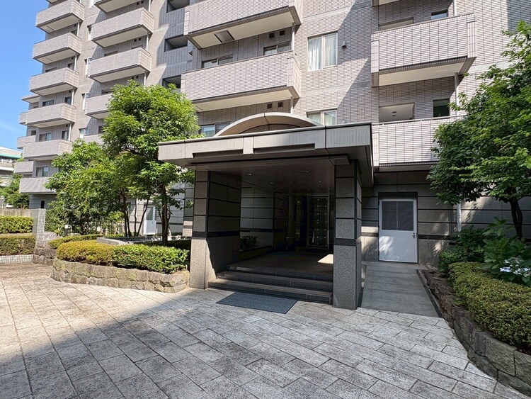 その他 上質感漂う玄関アプローチです。