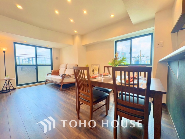 内装 【LIVING】◆眩い◆光が燦々と入り、家族の笑顔を照らす。「いつまでも続いて」と願う夢のような毎日がここにある。