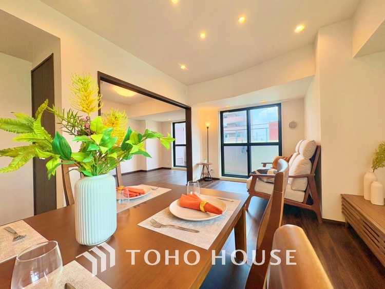 内装 【LIVING】◆陽光◆が差し込む。この開放的なLDKに家族の笑顔が集う。家族が一緒に過ごす空間は明るく、そして居心地よく。