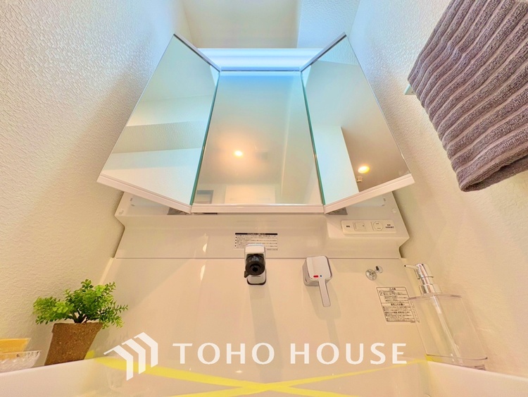 洗面 【WASHROOM】◆快適◆煌びやかな暮らしの中にも忘れたくない快適さ。大きな収納が助けてくれます。