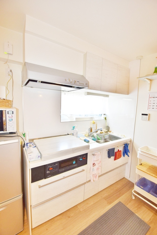 キッチン スマートな意匠と充実の機能を備えたキッチンが、暮らしにおいしい彩りを添えます。