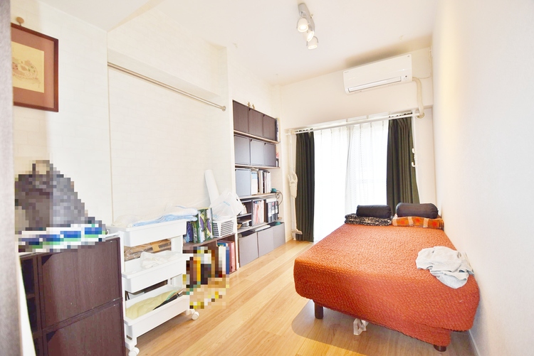 寝室 ベッドも十分に設置するスペースがあります。