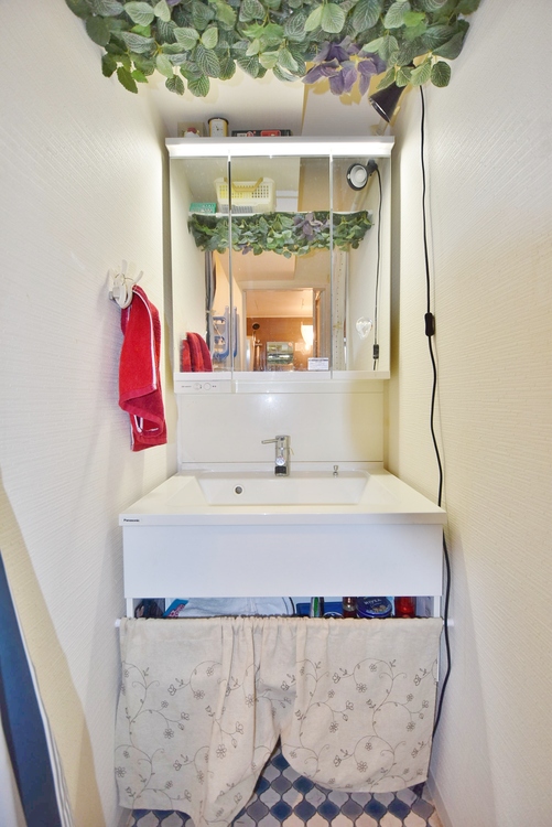 洗面 何かと物が増える場所だからこそ、スッキリと見映えの良い空間に。