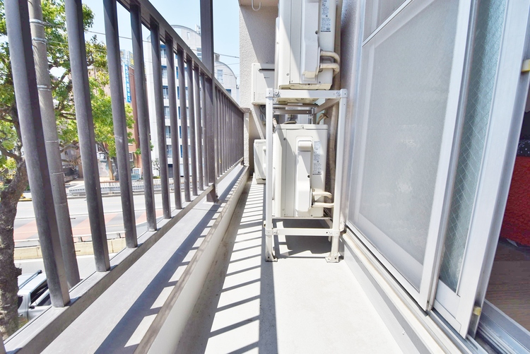 バルコニー 暮らしの中で、光と風を演出してくれるバルコニー。