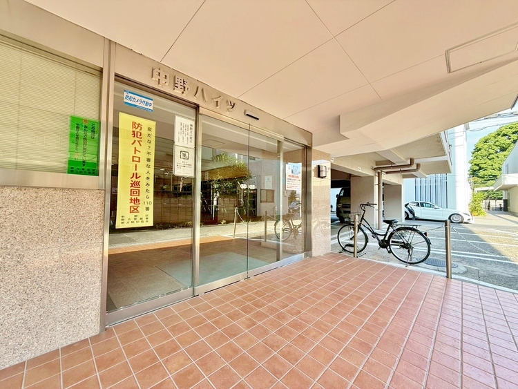 エントランス 外と内をつなぐエントランスは、まさに顔となる場所。