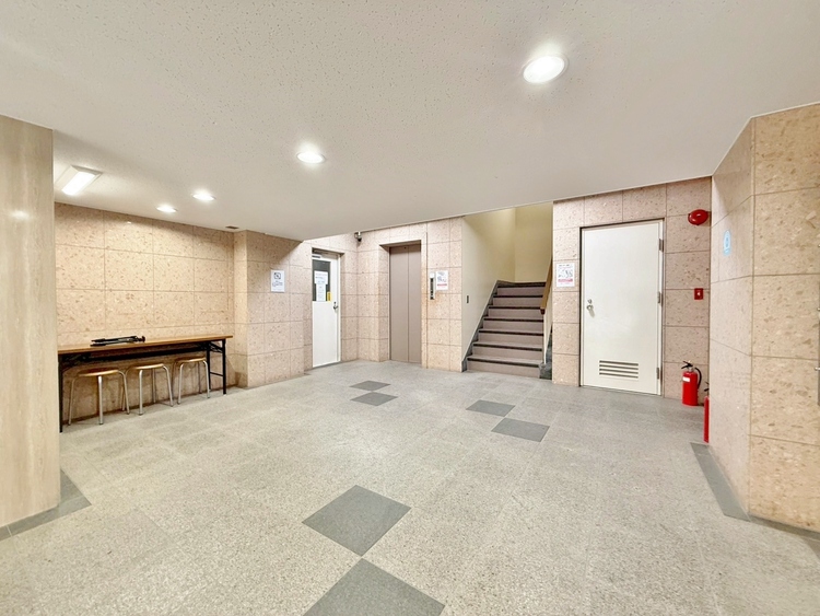 エントランス エントランス内部は、管理が行き届き清潔な共有スペースとなっています。