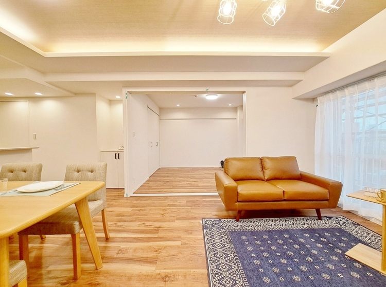 居間 居心地の良い空気感は、暮らしのステージを彩り、心からのやすらぎと満足感を与えてくれます。
