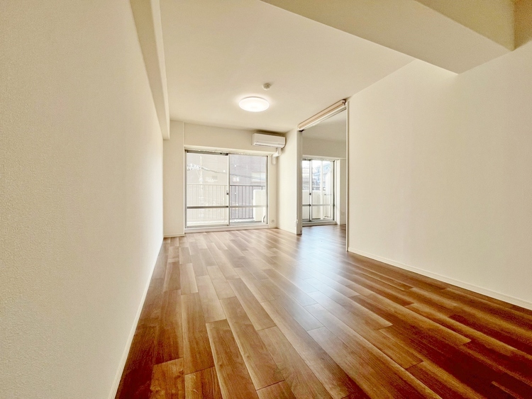 居間 居心地の良い空気感は、暮らしのステージを彩り、心からのやすらぎと満足感を与えてくれます。