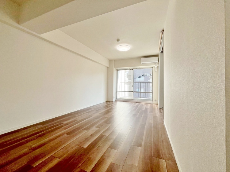 居間 飾り過ぎないシンプルな内装と偏り過ぎないデザインで統一しました。