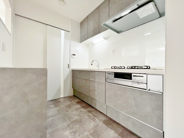 キッチン スマートな意匠と充実の機能を備えたキッチンが、暮らしにおいしい彩りを添えます。