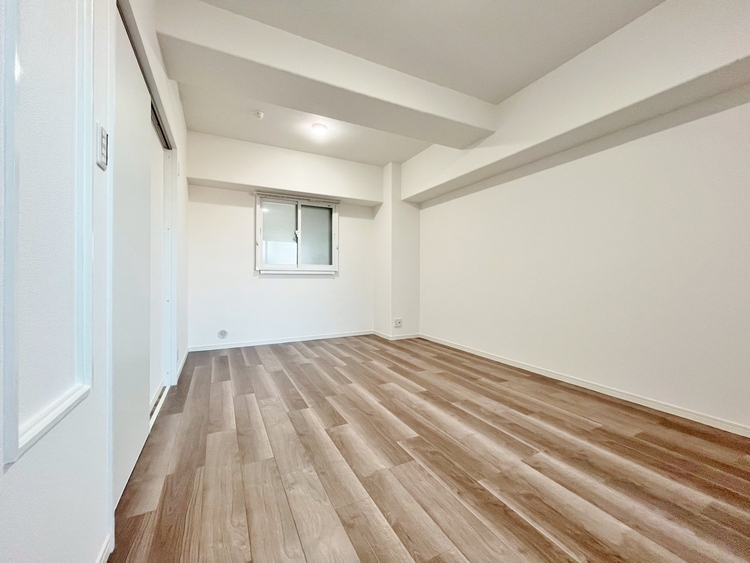 寝室 ベッドも十分に設置するスペースがあります。