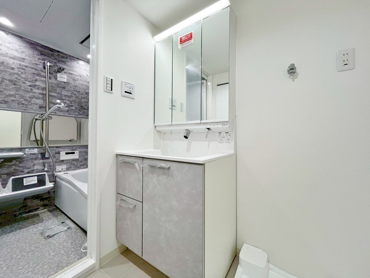 洗面 何かと物が増える場所だからこそ、スッキリと見映えの良い空間に。