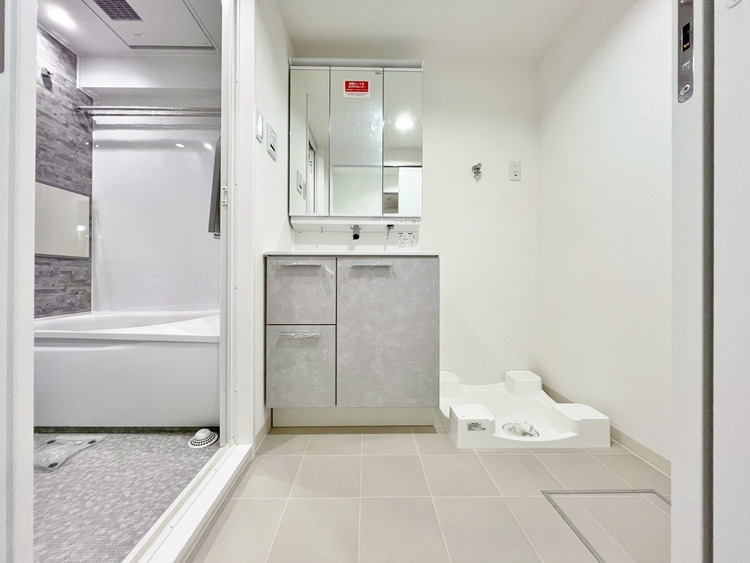 洗面 清潔感と心地よさを重視した、上質感漂うパウダールーム。