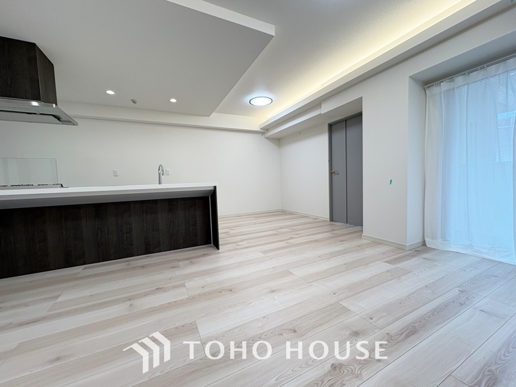 内装 ◆Open new door◆扉の向こうには青空が広がっている。