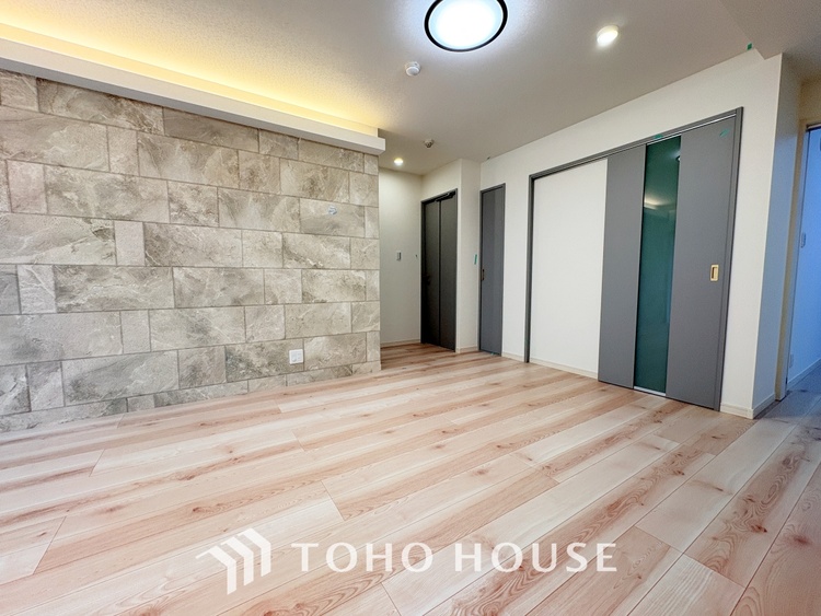 内装 ◆家族◆家で家族と過ごす時間は限られている。帰りを待つ家族の元へと急ぐときの弾む思い。そんな思いを引き立てる邸宅。