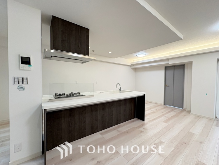 キッチン 【Kitchen】キッチンは家族の絆を育む大切な空間。シンプルで使い易いSystemKitchenで愉しく作る料理は愛情のある美味しいご馳走に。