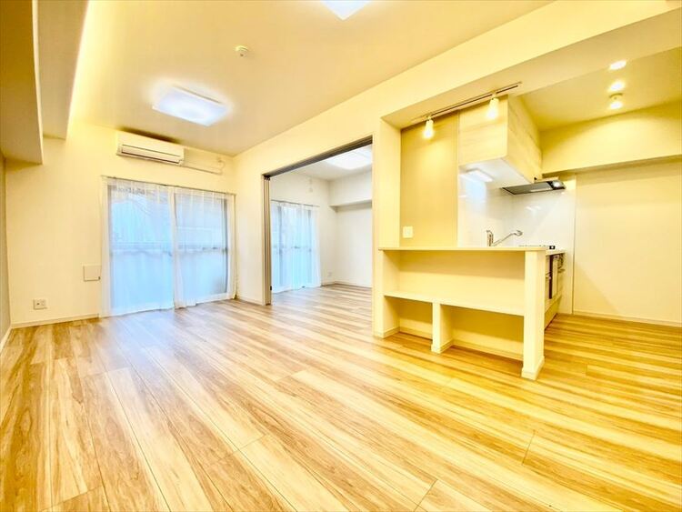 内装 【LIVING】◆眩い◆光が燦々と入り、家族の笑顔を照らす。「いつまでも続いて」と願う夢のような毎日がここにある。