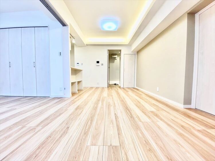 内装 【LIVING】◆陽光◆が差し込む。この開放的なLDKに家族の笑顔が集う。家族が一緒に過ごす空間は明るく、そして居心地よく。