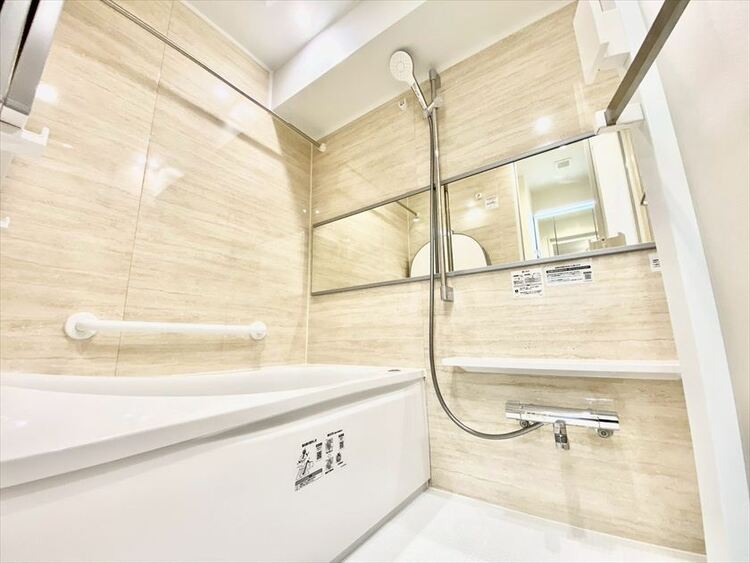 風呂 【BATHROOM】◆プライベートな空間◆simpleだからrelaxできるんです。こころもからだもキレイさっぱり。