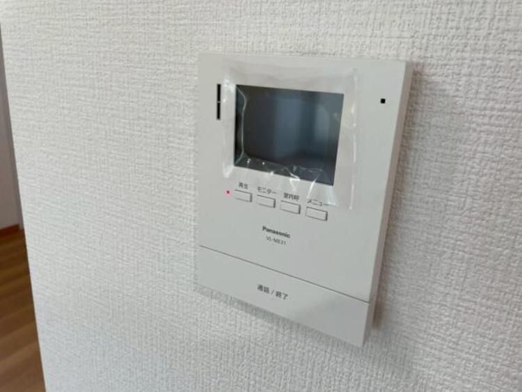 設備 お子様のお留守番時も、鍵の開錠前に確認ができ安心のモニターインターホン。