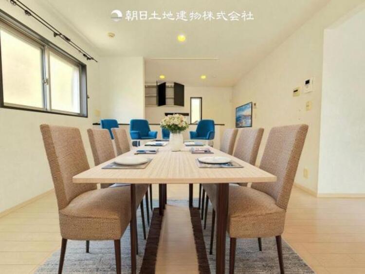 居間 本画像はCGで作成しており、実際に現地に家具は置かれておりません。また、価格に家具は含まれておりません。