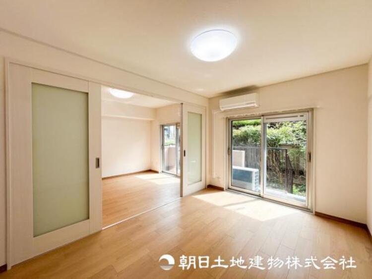 内装 【洋室】一人時間を快適にすごせるように、落ち着いて過ごせる癒しと寛ぎの空間が欲しい。そんな願いを叶えました。